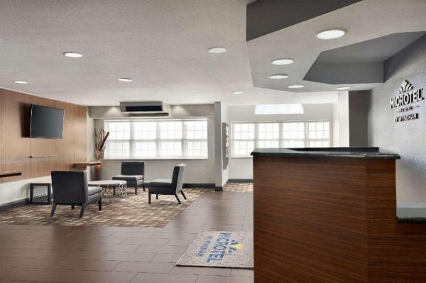 Microtel Inn & Suites By Wyndham Baton Rouge image 3