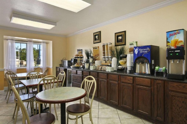 Microtel Inn & Suites By Wyndham Baton Rouge image 4