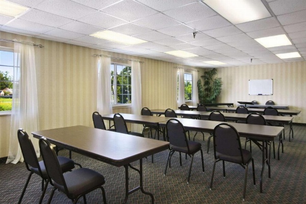 Microtel Inn & Suites By Wyndham Baton Rouge image 5