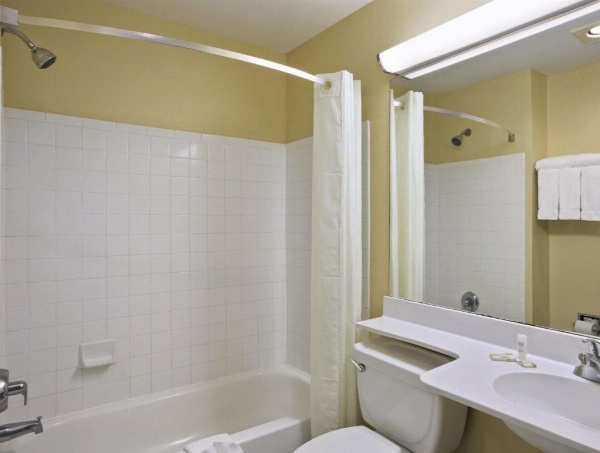 Microtel Inn & Suites By Wyndham Baton Rouge image 6